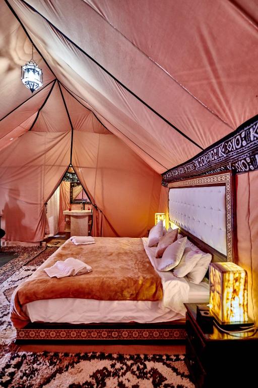 Africa Luxury camps image 1