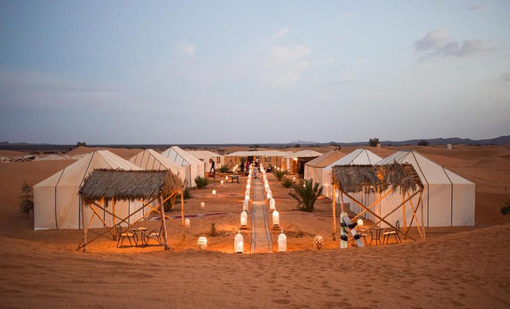 Africa Luxury camps image 2