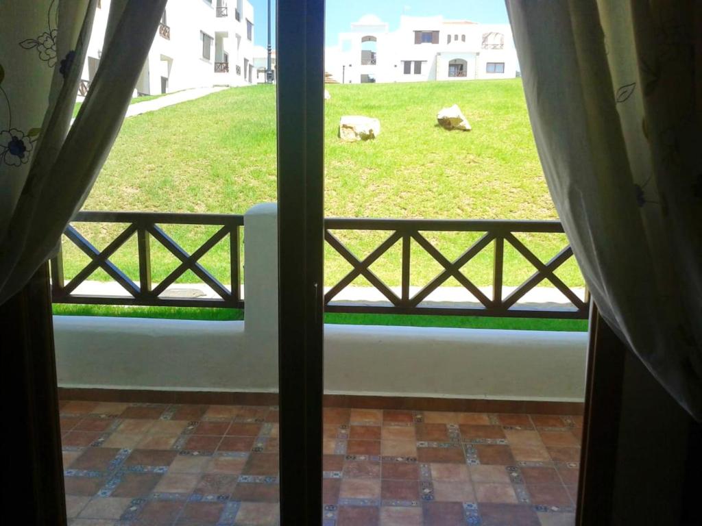 Apartment with 2 bedrooms in Cabo Negro with shared pool and enclosed garden 5 km from the beach image 1