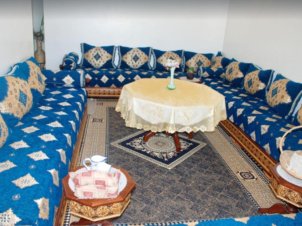 Apartment with 2 bedrooms in Casablanca with balcony image 2