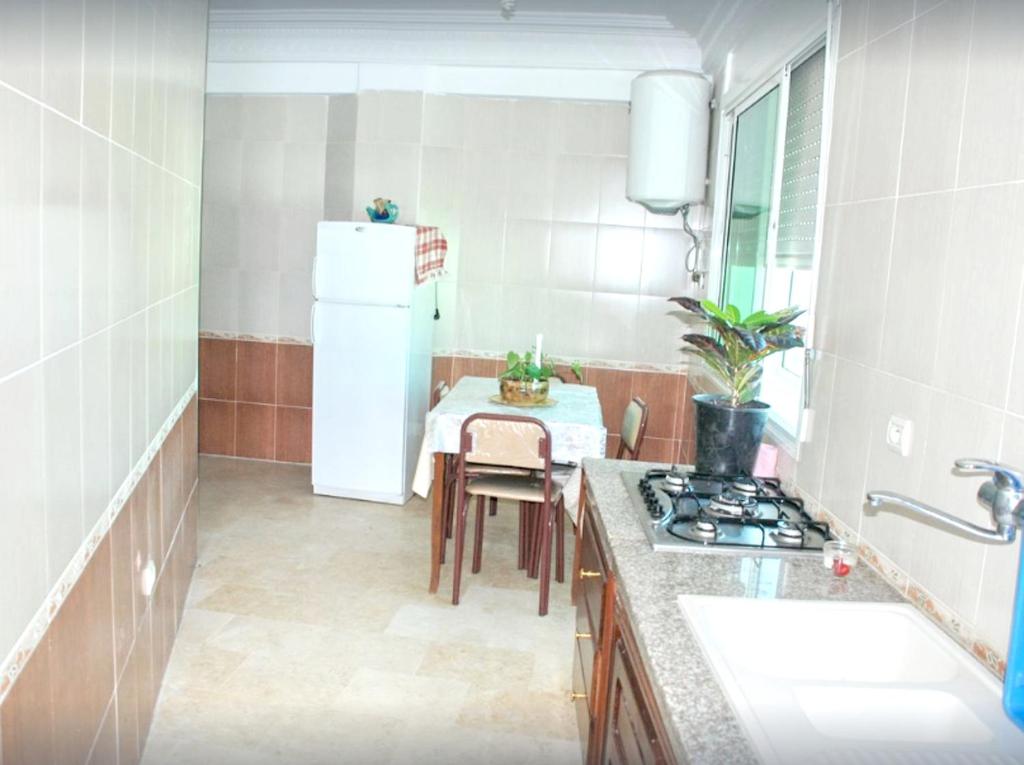 Apartment with 2 bedrooms in Casablanca with balcony image 8