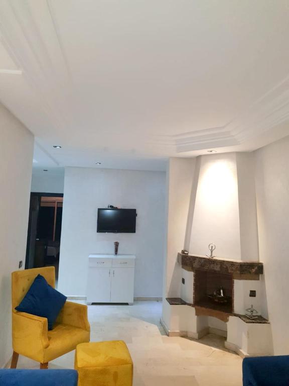 Apartment with 2 bedrooms in Casablanca with wonderful sea view balcony and WiFi 100 m from the beach image 0