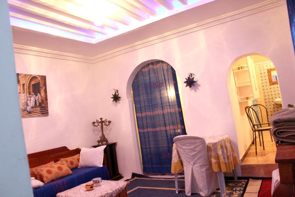 Apartment with 2 bedrooms in Tunis with WiFi 4 km from the beach image 1