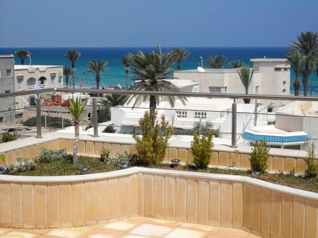 Apartment with 4 bedrooms in Mahdia with wonderful sea view furnished terrace and WiFi 100 m from the beach image 2