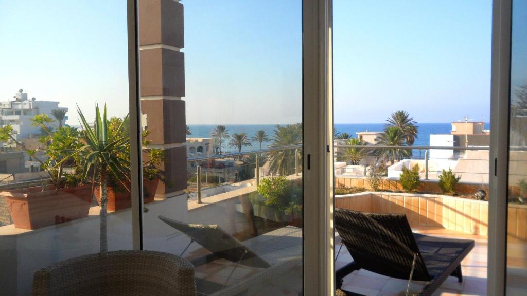 Apartment with 4 bedrooms in Mahdia with wonderful sea view furnished terrace and WiFi 100 m from the beach image 6