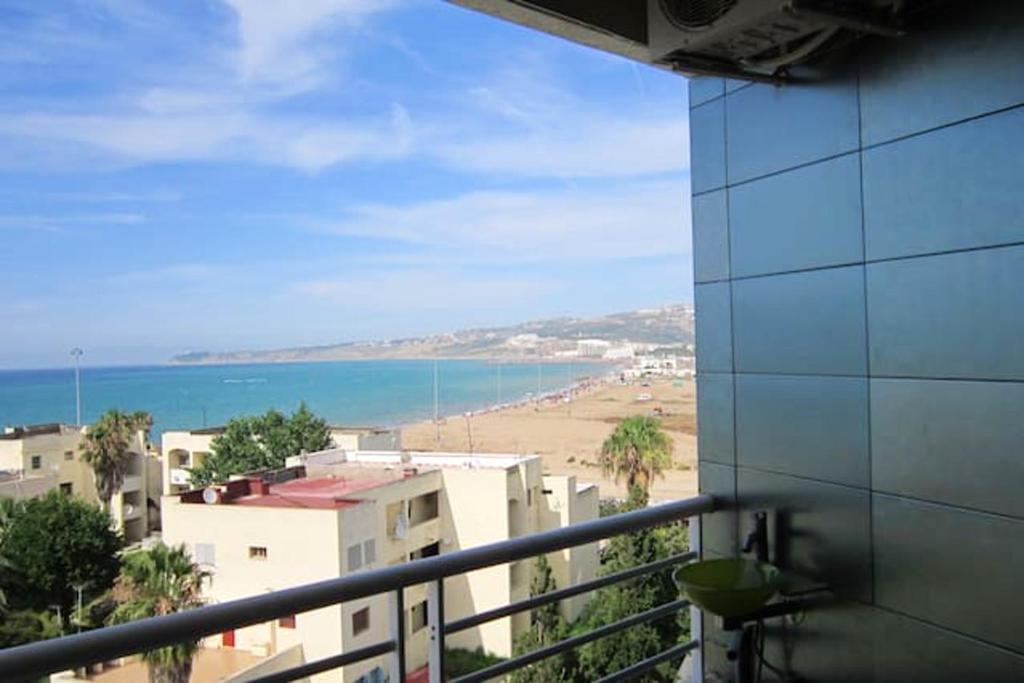 Apartment with one bedroom in Tanger with wonderful sea view and furnished balcony 50 m from the beach image 3