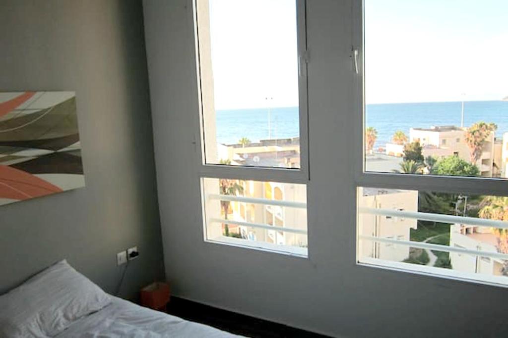 Apartment with one bedroom in Tanger with wonderful sea view and furnished balcony 50 m from the beach image 5