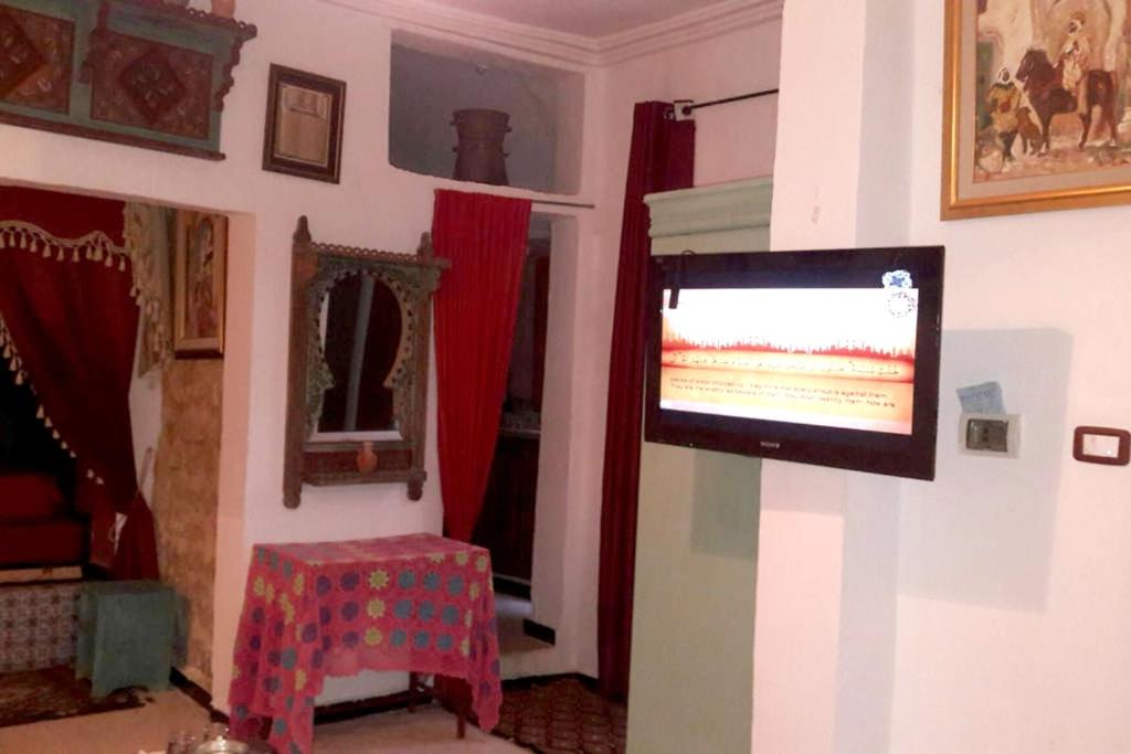 Apartment with one bedroom in Tunis with wonderful mountain view furnished terrace and WiFi image 4