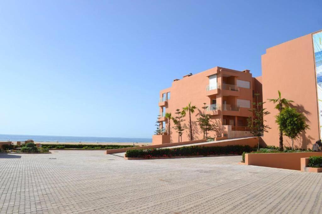 Appartement dans une résidence pieds dans l’eau.