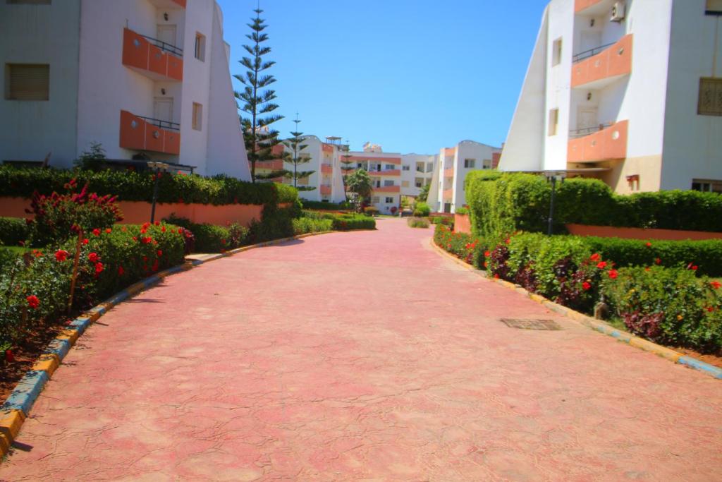 Appartement tout confort avec une grande piscine image 4