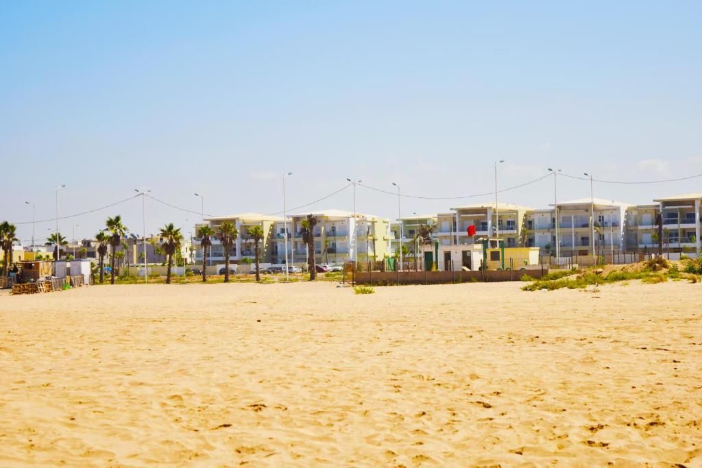 CASABAY Sidi Rahal, appartement avec accés direct à la plage et piscine image 1