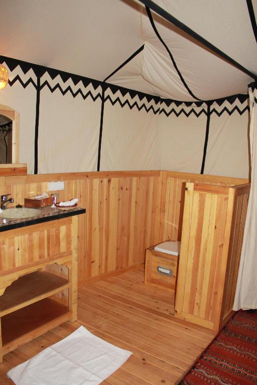 Golden Dune Luxury Camp image 2