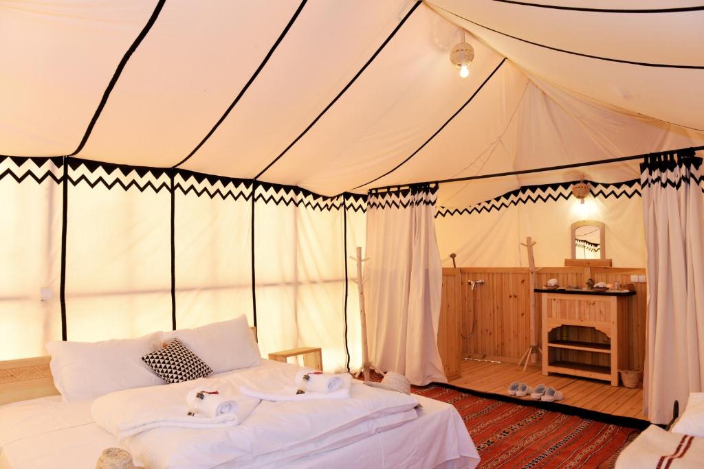 Golden Dune Luxury Camp image 4