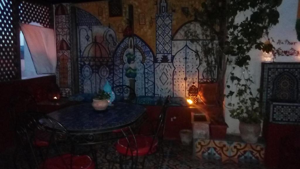 HATHOR ,Casa marroquí con dos terrazas en la Medina antigua , ideal parejas!!