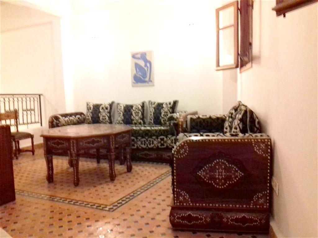 House with 3 bedrooms in Rabat with furnished terrace 800 m from the beach image 0