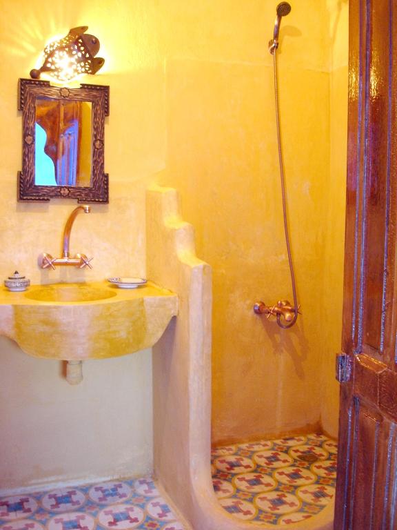 House with 4 bedrooms in Chefchaouen with wonderful mountain view and furnished terrace image 7