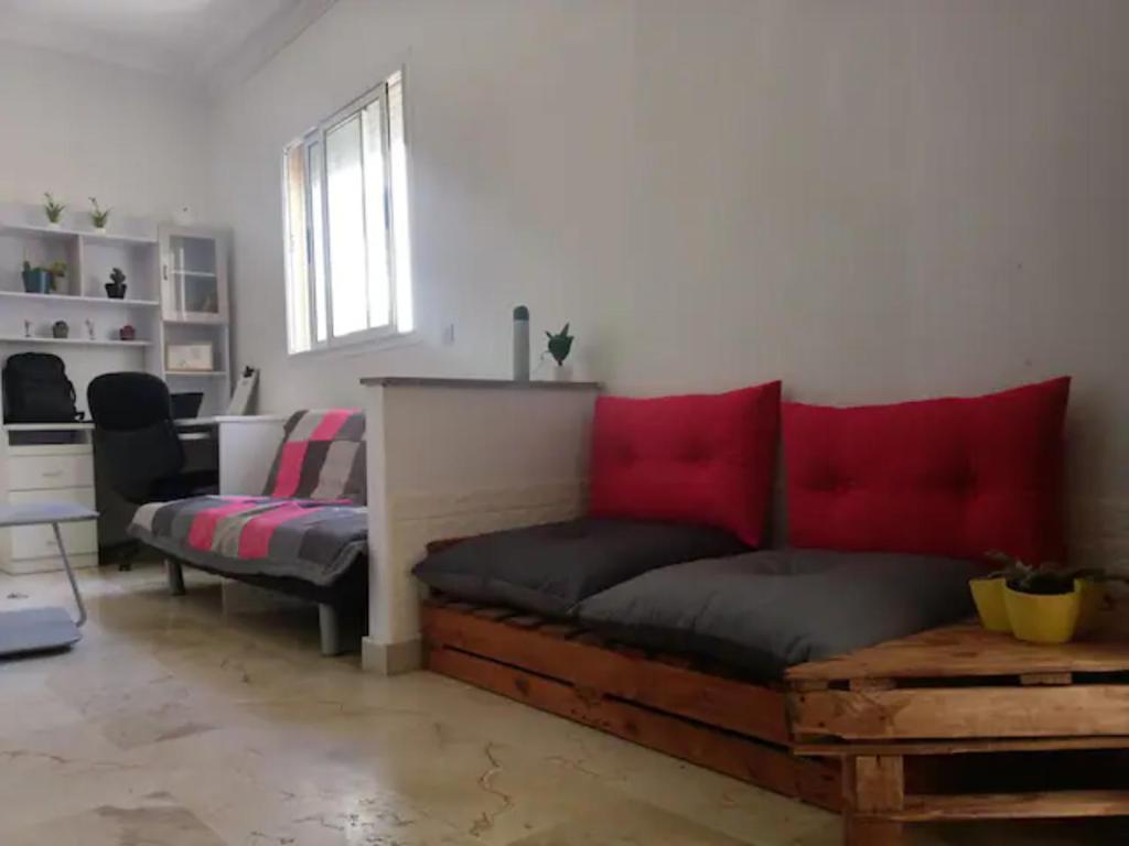 KZA Studio Apt full city center & 5min to Beach image 5