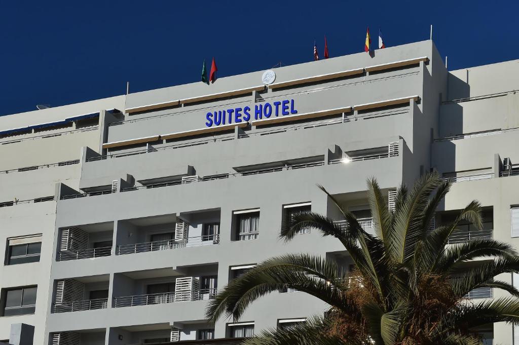 Le Yacht Suites Hotel image 4