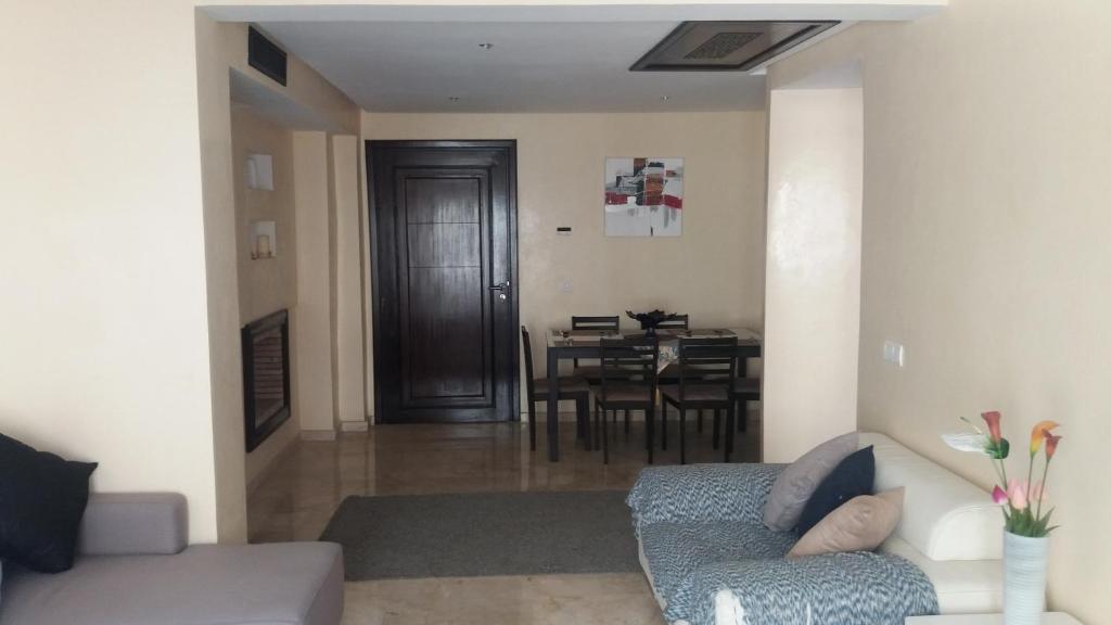 Lovely Modern Flat with Terrace, Casablanca image 3