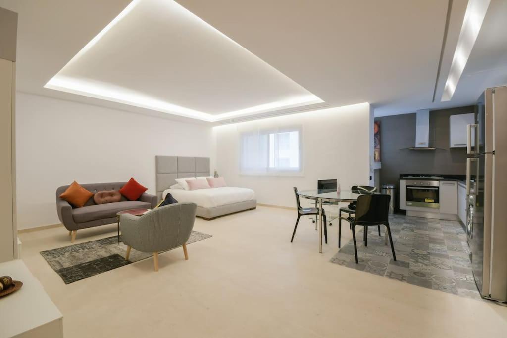 Luxury one bedroom apartment - Best location image 1