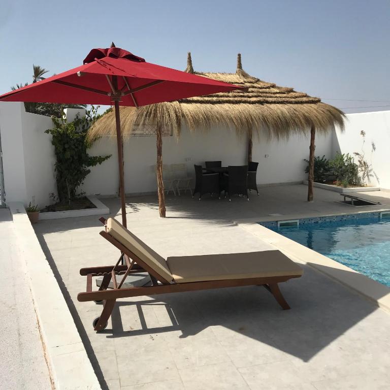 Maison dhiefa avec piscine