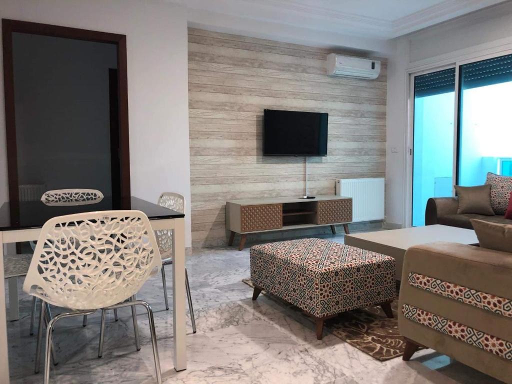 New Stylish and Spacious Apartment at Berges du Lac 2 Tunis image 2