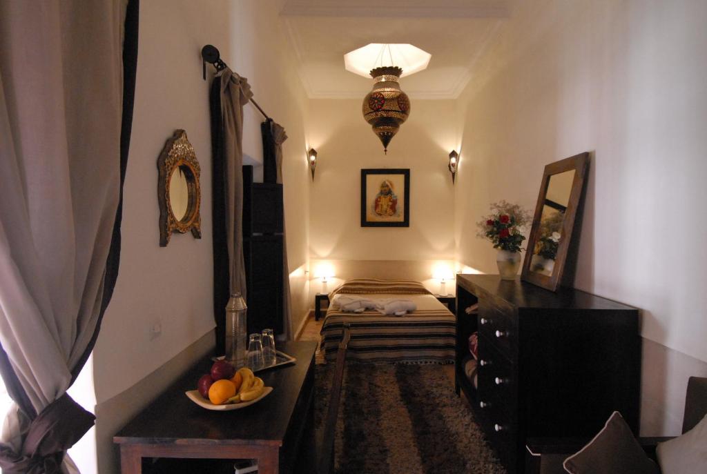 Riad Ajmal image 7