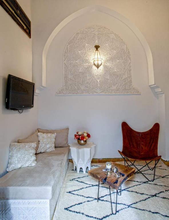 Riad Basim image 4