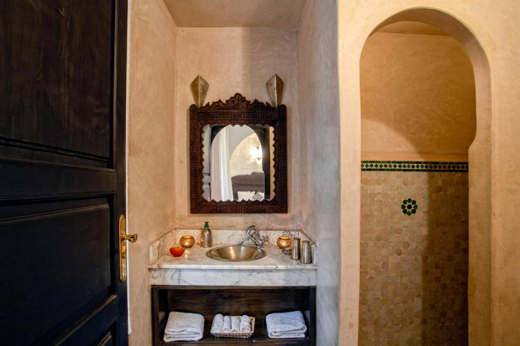 Riad Basim image 5