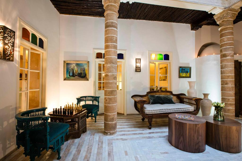 Riad Emotion image 4