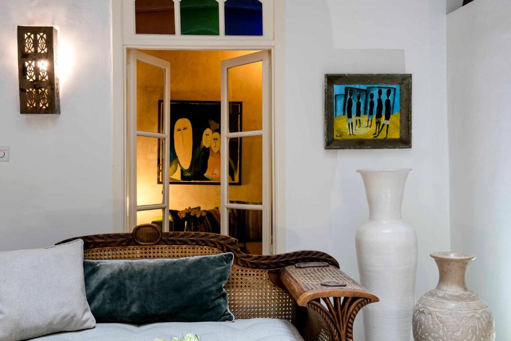 Riad Emotion image 5