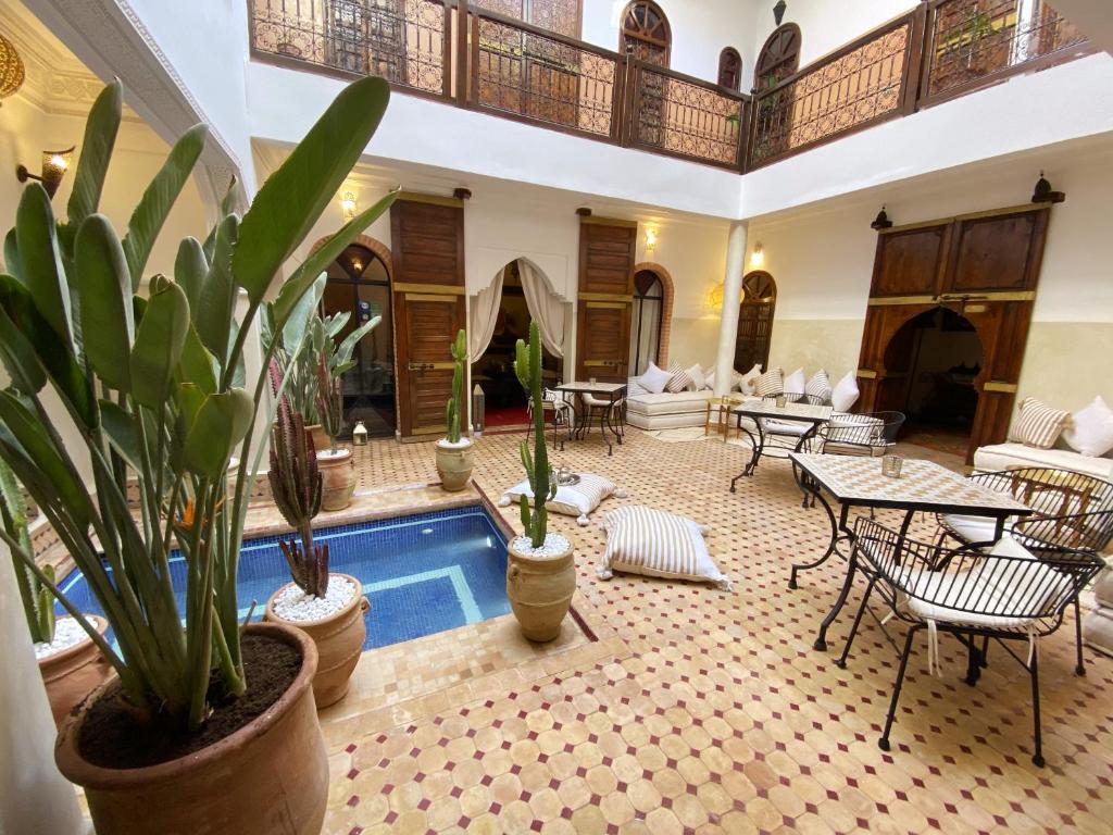 Riad Laora image 0