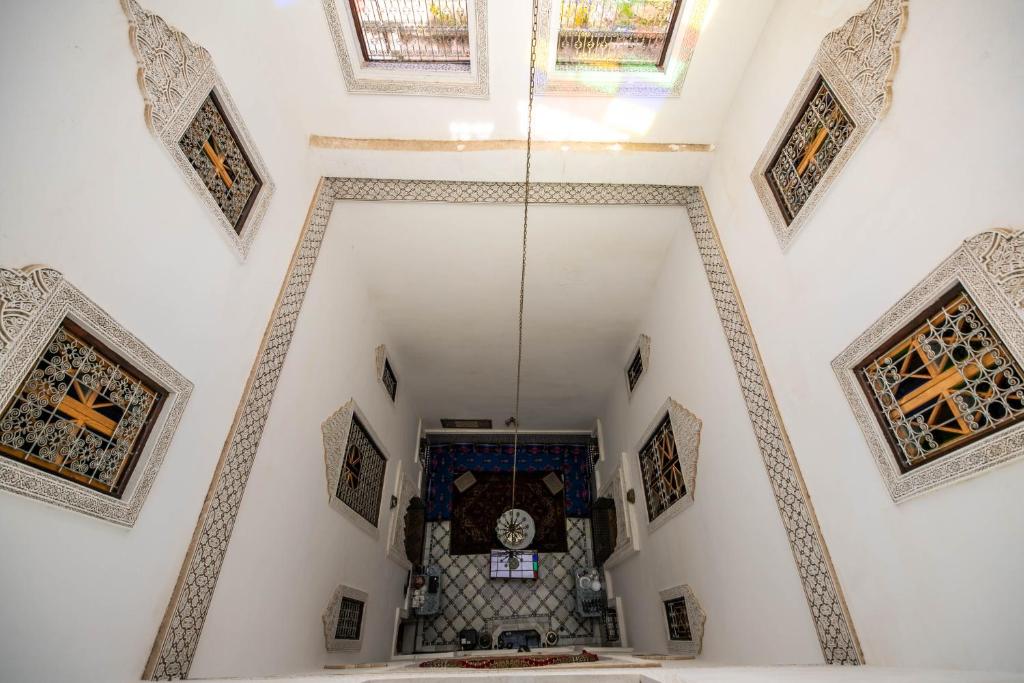 Riad Mounana image 3