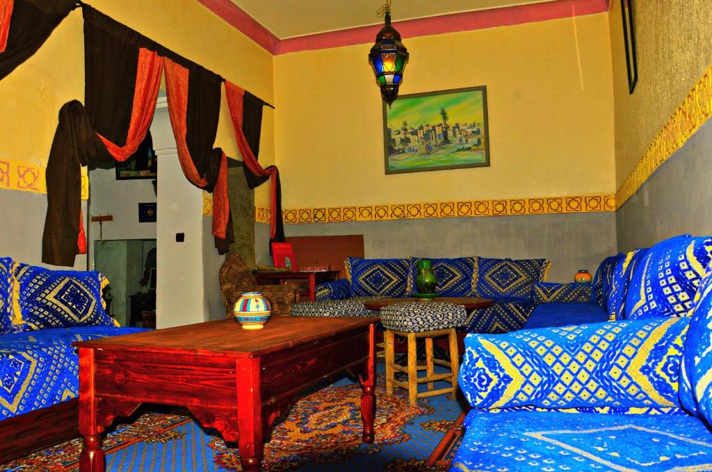 Riad Wink image 7