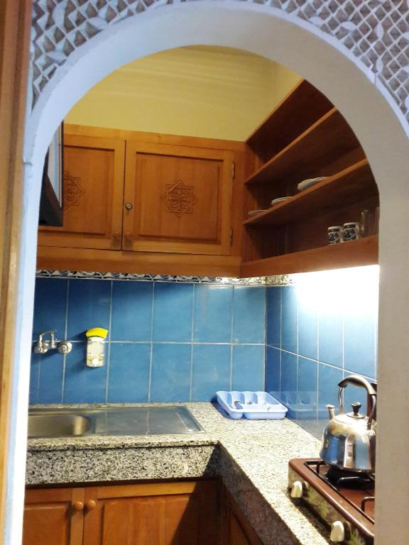 Studio in Essaouira with wonderful sea view balcony and WiFi 800 m from the beach image 2