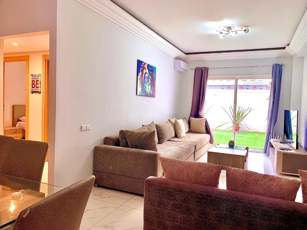 Superb 2 bedroom apartment with private garden image 1