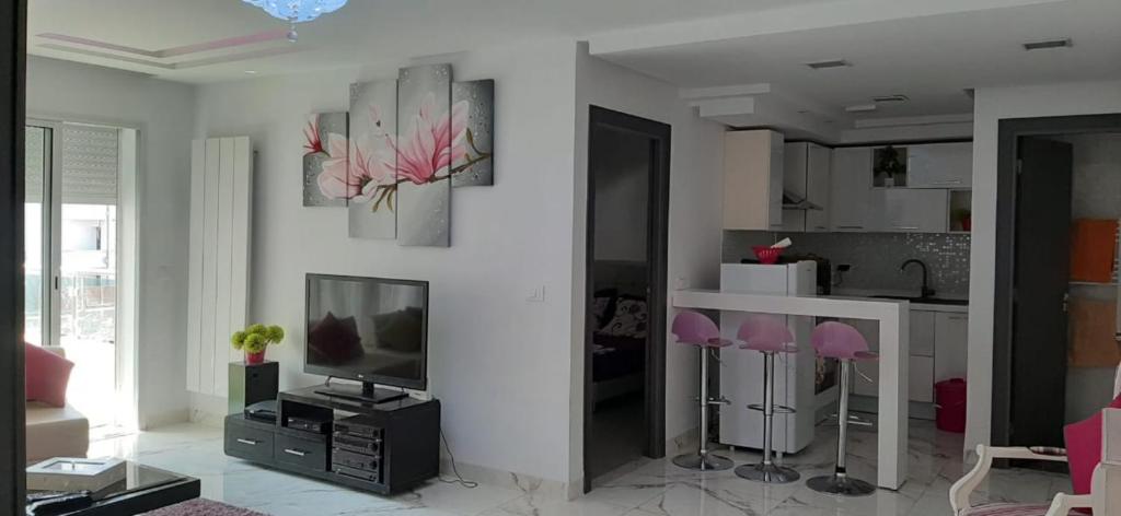 Superb Apartment Ideal For Couples 5 Mn From Beach image 5