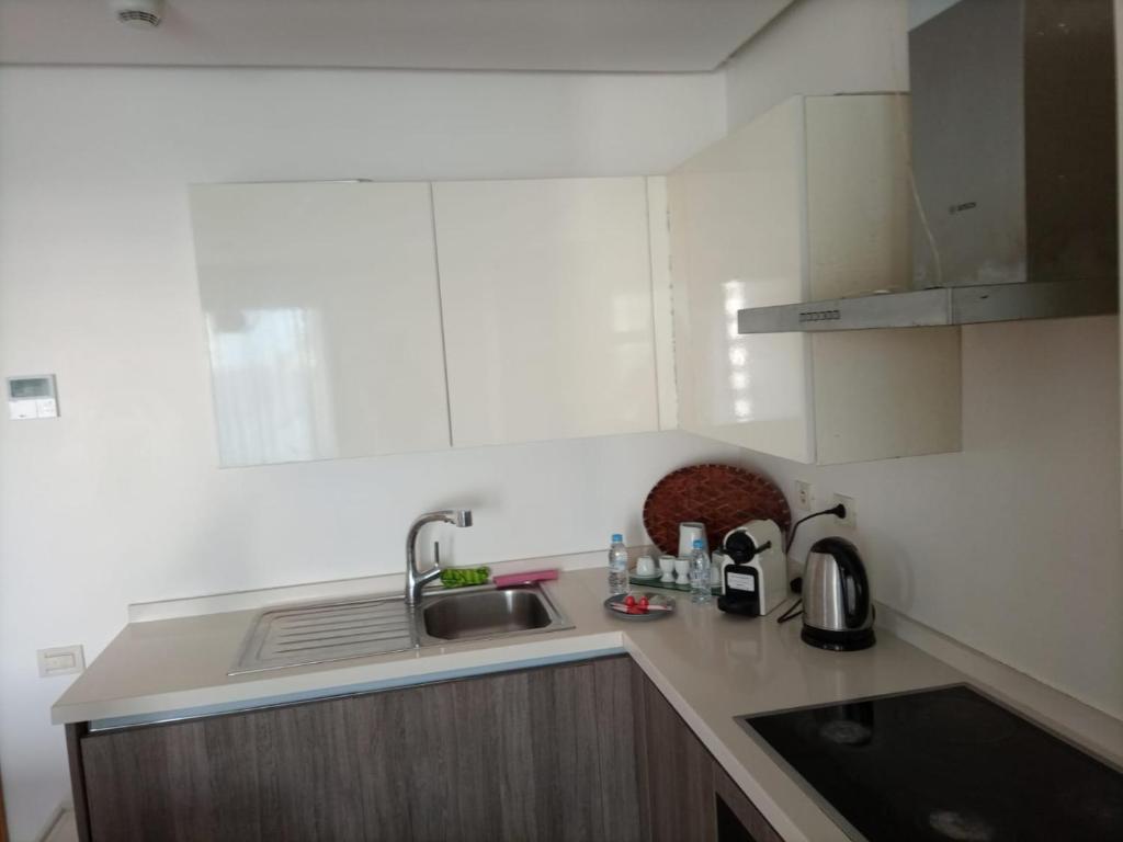 Superb new apartment with see view & free parking image 6