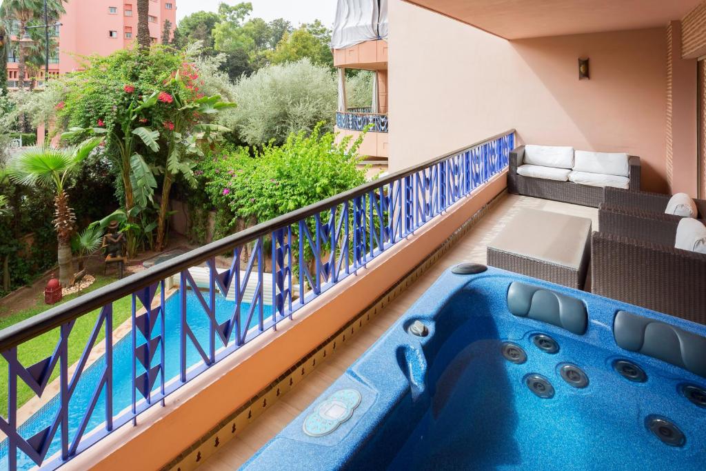 The Sapphire Apartment with Private Swimming Pool & Hot Tub - Hivernage Quarter - By Goldex Marrakech image 6