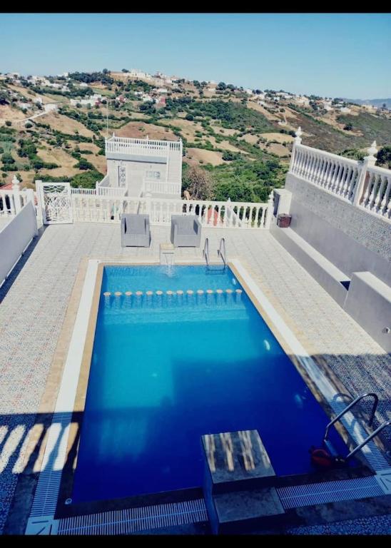 Villa Overlooking Beach - Private Swimming Pool! image 4