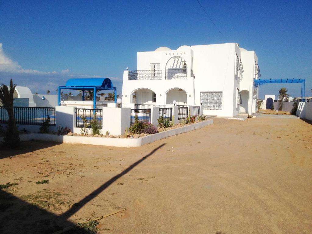 Villa with 5 bedrooms in Djerba with private pool enclosed garden and WiFi 1 km from the beach image 2