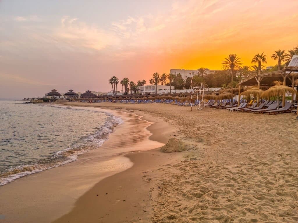 plage hammamet transats